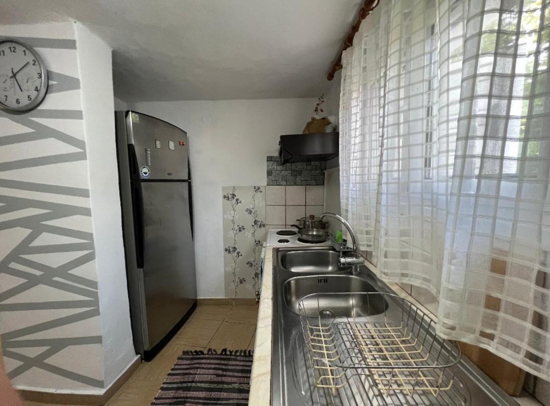 Appartamento George House Leonídion Esterno foto