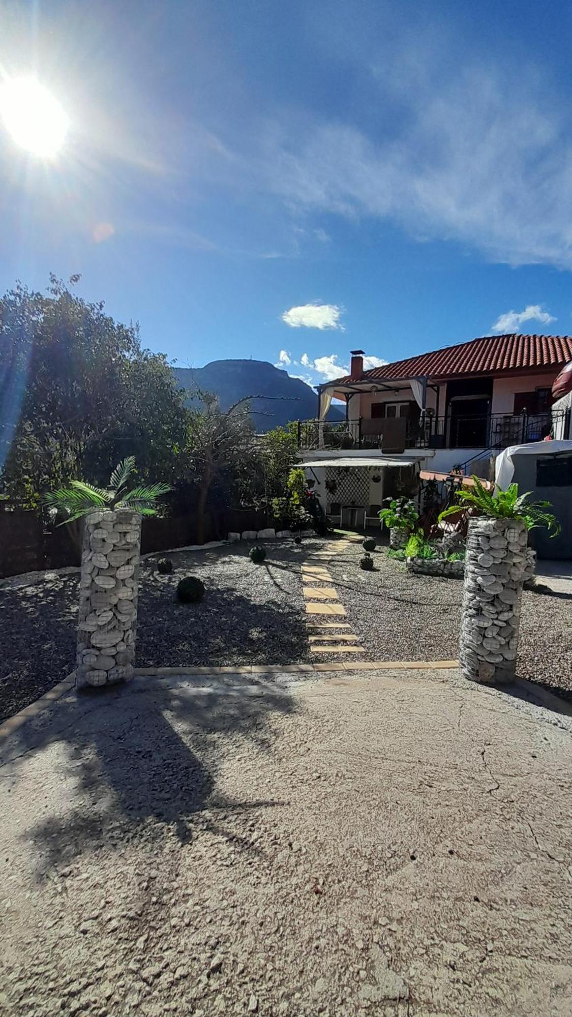 Appartamento George House Leonídion Esterno foto
